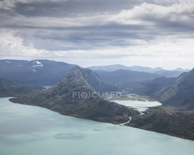 Mountain Knutshoe vicino al Lago Gjende nel Parco Nazionale di Jotunheimen, Norvegia — Foto stock