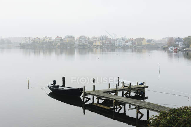 Motorboats moored by jetty in Karlskrona, Sweden — Stock Photo