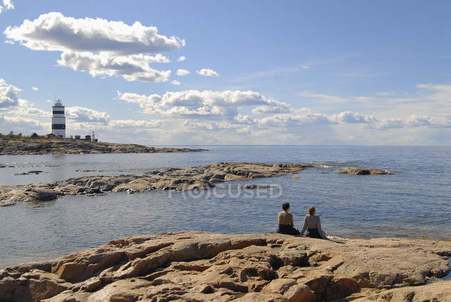 Туристи морем у Оррскері (Швеція). — стокове фото