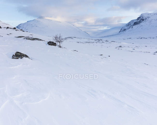 Snow covered mountains on Kungsleden trail in Lapland, Sweden — Stock Photo