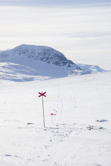 Markers in snow of Kungsleden trail in Lapland, Sweden — Stock Photo