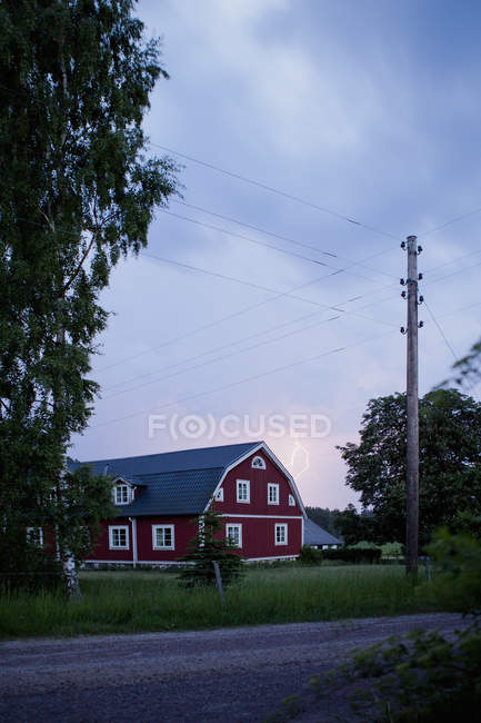 Tempestade sobre a fazenda, foco seletivo — Fotografia de Stock