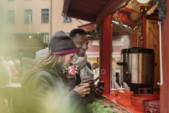 Couple drinking mulled wine, selective focus — Stock Photo