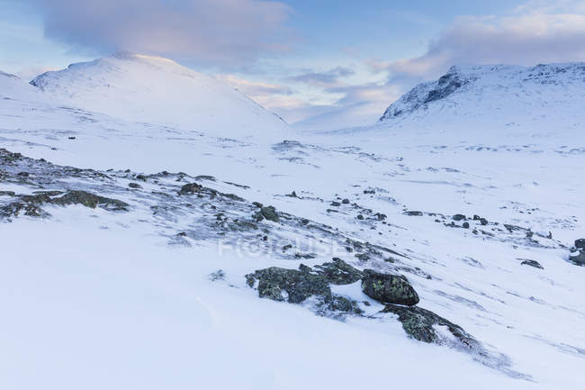 Montagnes enneigées sur le sentier Kungsleden en Laponie, Suède — Photo de stock