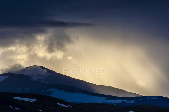 Nuvens acima da montanha Helagsfjallet em Harjedalen, Suécia — Fotografia de Stock