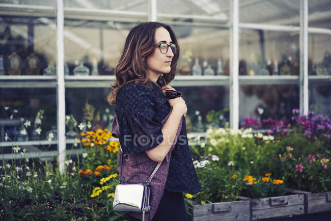 Young woman in garden — Stock Photo