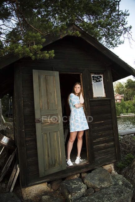 Молодая женщина в даларне, Швеция — стоковое фото