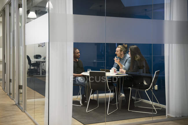 Businesspeople in meeting, selective focus — стокове фото