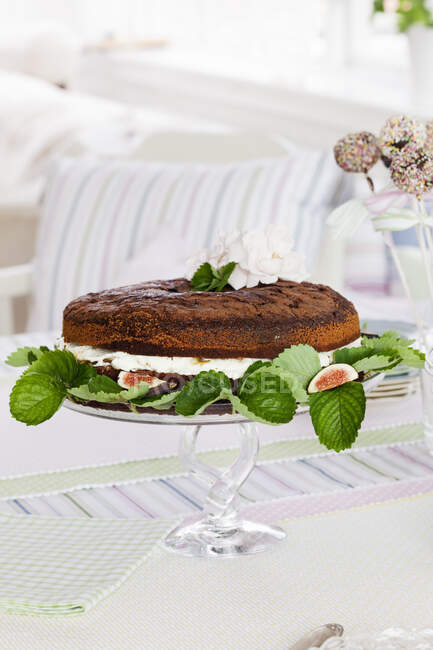 Fig cake on cake stand — Stock Photo