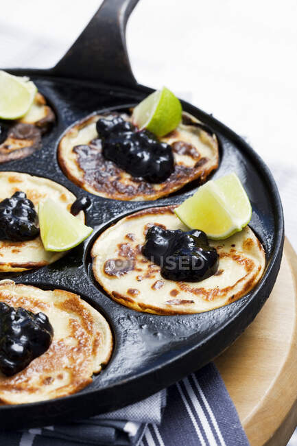 Small pancakes with blueberry and lime — Stock Photo