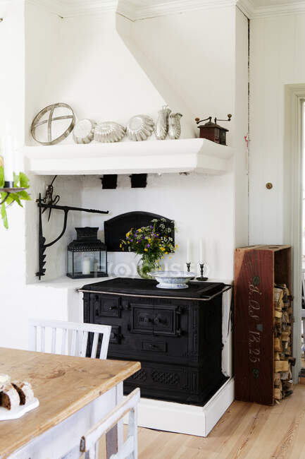 Cupboard in dining room nook — Foto stock