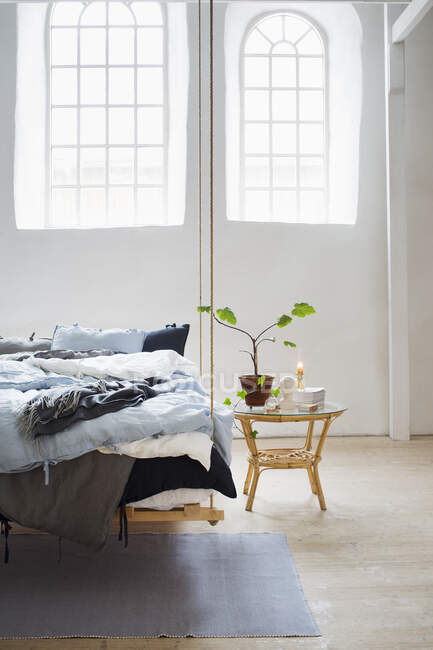 Hanging bed and bedside table — Fotografia de Stock