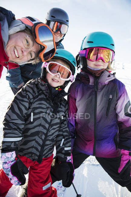 Family at the ski field — Stock Photo