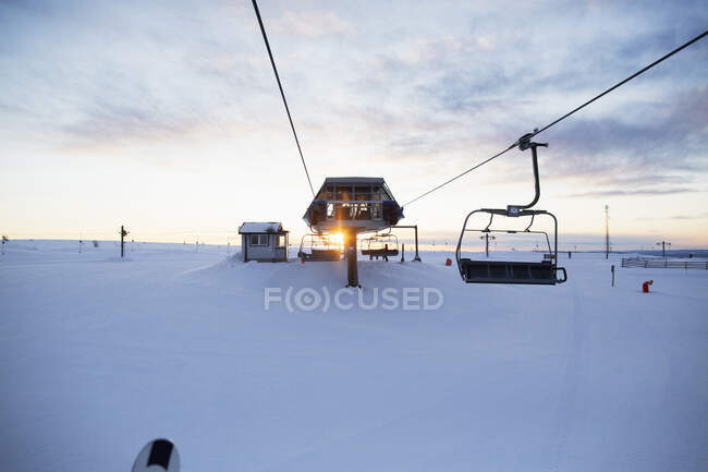 Elevador de esqui na montanha — Fotografia de Stock