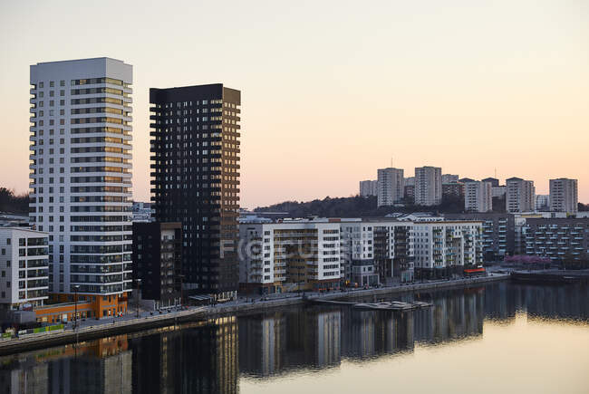 Buildings by Arstaviken Bay in Stockholm, Sweden — Stockfoto