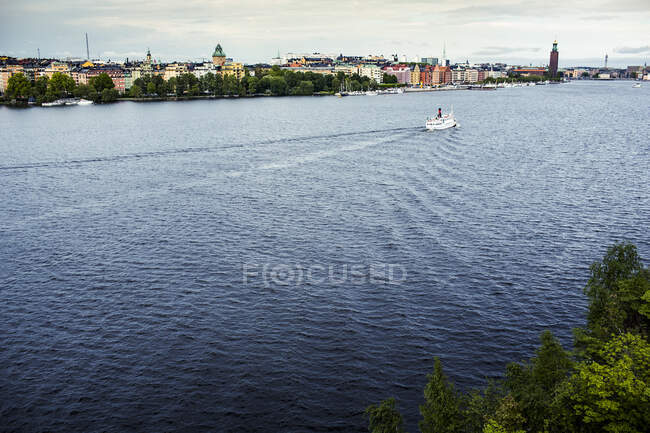 Barco no mar em Stockholm, Suecia — Fotografia de Stock