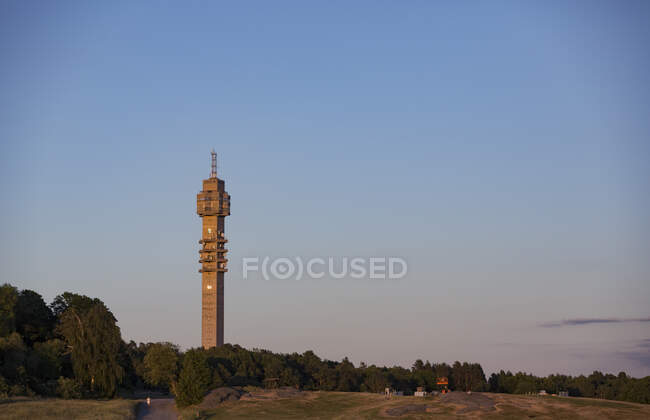 Башня Какнас на закате в Стокгольме, Швеция — стоковое фото