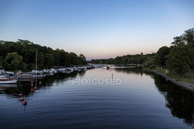 Marina with boats at sunset — Photo de stock