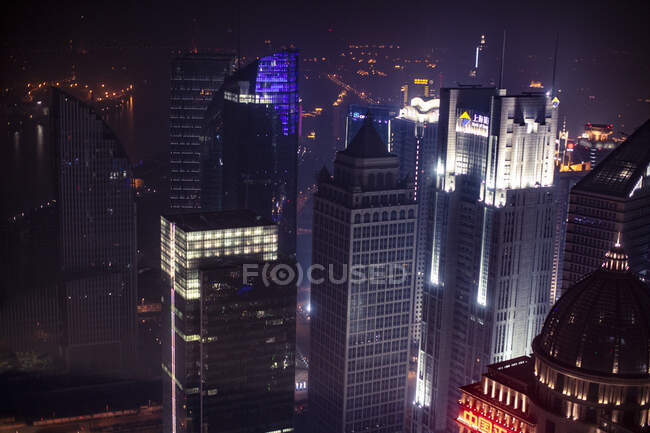 Cityscape at night in Shanghai, China — Foto stock