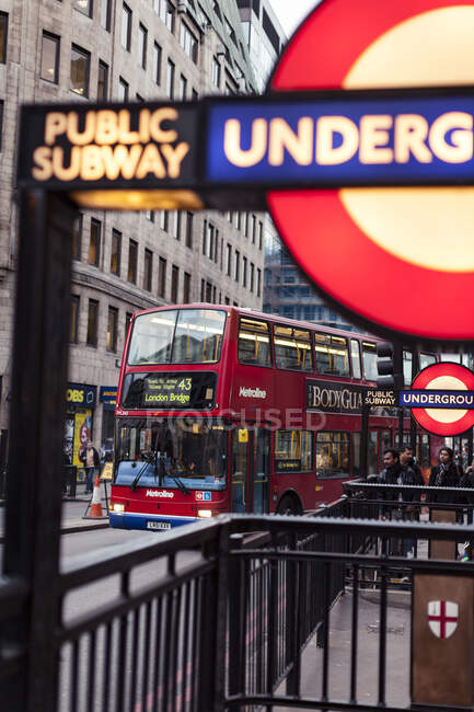London Underground sign and double decker bus on streets of London, England - foto de stock