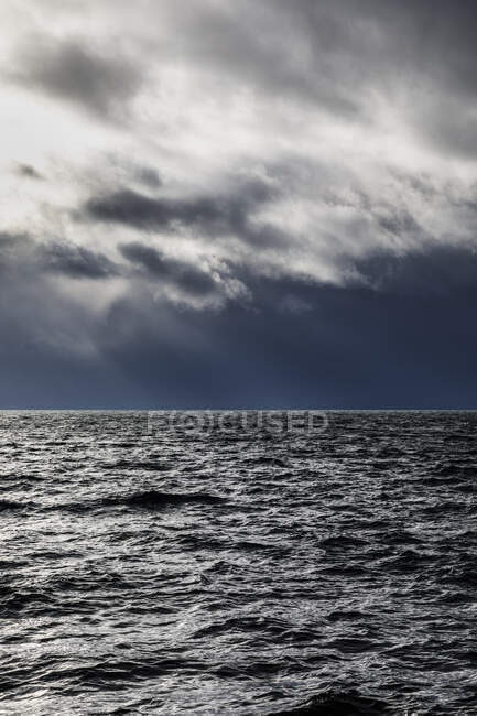 Lake Vattern under overcast sky in Ostergotland, Sweden — Stock Photo
