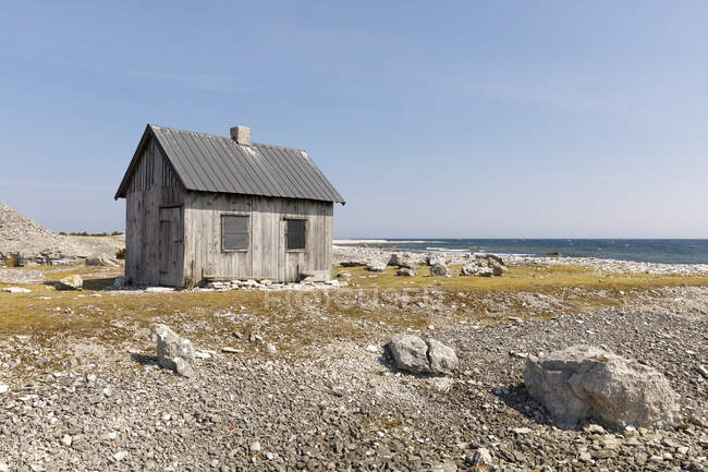 Cabana de madeira em Faro, Suecia — Fotografia de Stock
