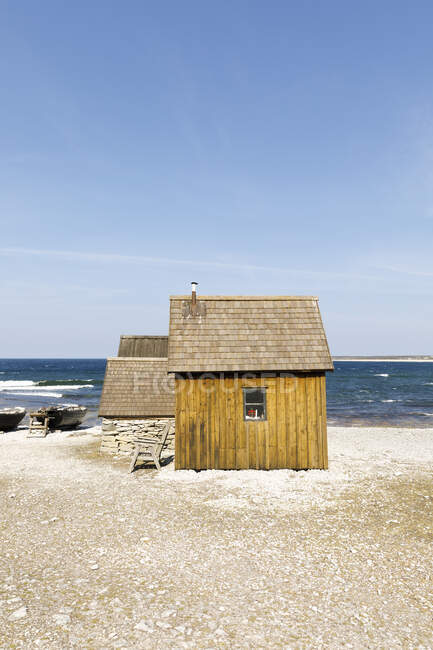 Wooden cabin in Helgumannen fishing village in Faro, Sweden — Fotografia de Stock