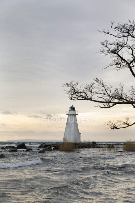 Lighthouse by Lake Vattern in Karlsborg, Sweden — Photo de stock