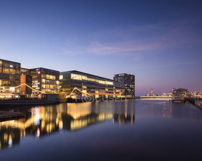 Buildings by river at sunset in Malmo, Sweden — Foto stock