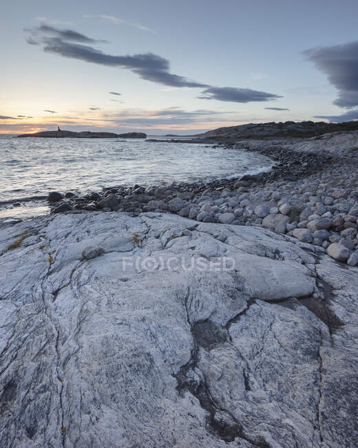 Rochers par la mer dans le parc national de Kosterhavet, Suède — Photo de stock
