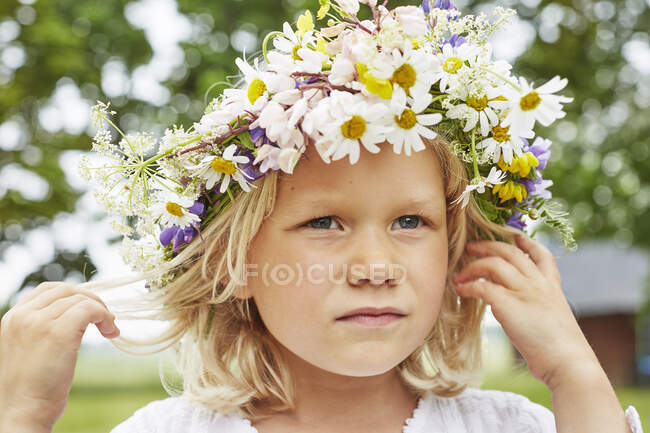 Portrait of girl in flower crown — Stock Photo
