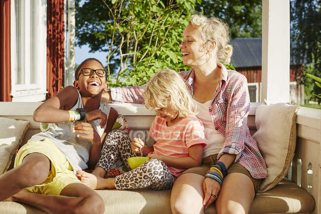 Family sitting in chair on balcony — Stock Photo