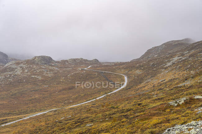 Vista panorâmica da rodovia na montanha — Fotografia de Stock