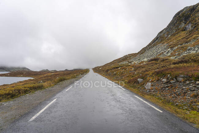 Scenic view of Highway on mountain — Stock Photo