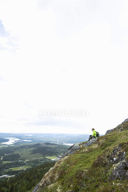 Boy sitting on hill — Stock Photo