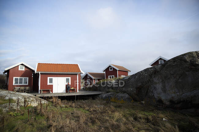 Casas en Mollosund pueblo en Suecia - foto de stock