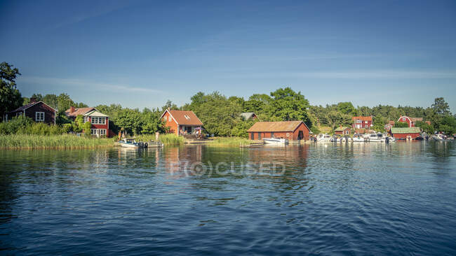 Boat houses by sea — Stock Photo