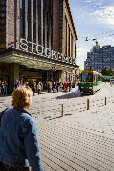 Pedestrians and tram on city street in Helsinki, Finland — Stock Photo