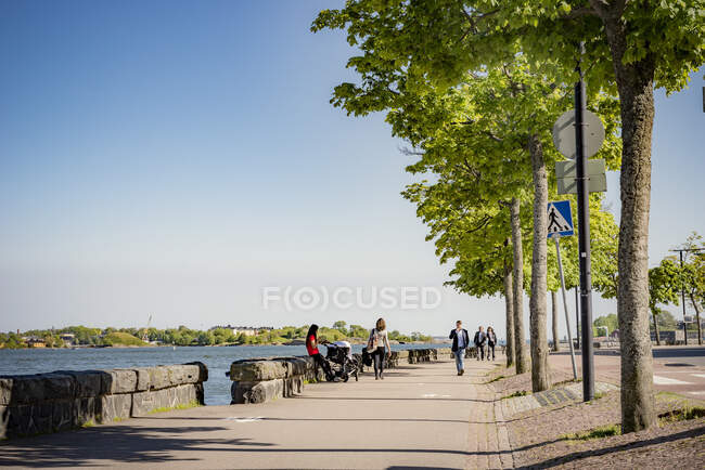 Pedestrians on waterfront in Helsinki, Finland — Stock Photo