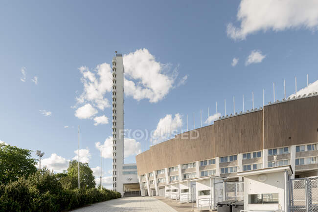 Здание под облаками в Хелси, Финляндия — стоковое фото