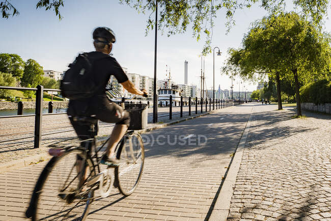 Cyclist by waterfront in Stockholm, Sweden — Stock Photo