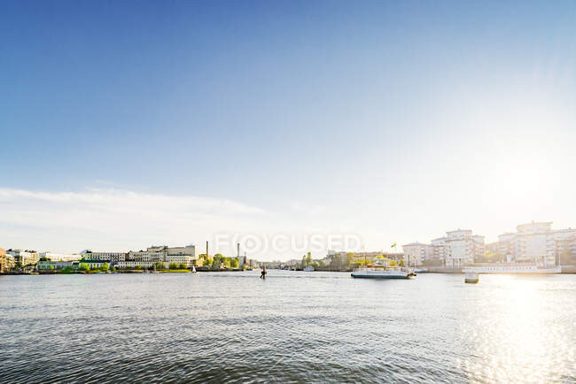 Estocolmo e mar ao pôr do sol em Estocolmo Suécia — Fotografia de Stock