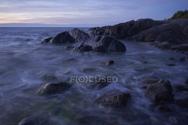 Scenic view of Rocks by sea — Stock Photo