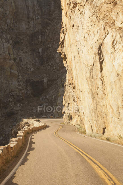Highway and cliff in shadow — Stock Photo
