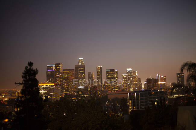 Rascacielos en el paisaje urbano de Los Ángeles, California - foto de stock