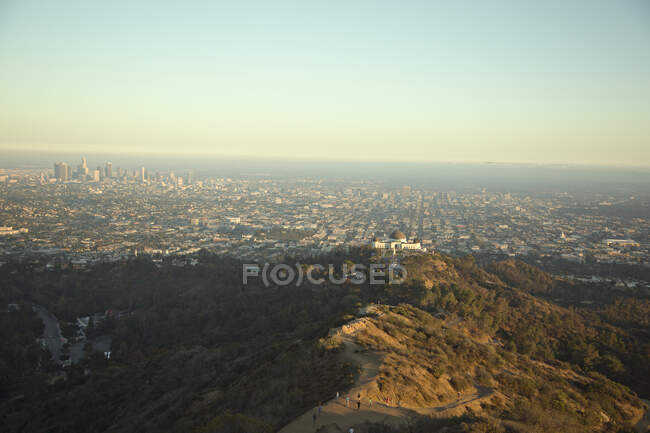 Observatoire Griffith et paysage urbain de Los Angeles, Californie — Photo de stock