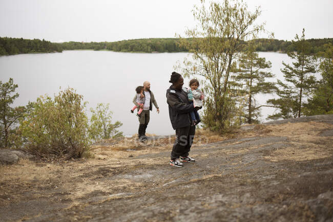 Family by lake while hiking — Stock Photo
