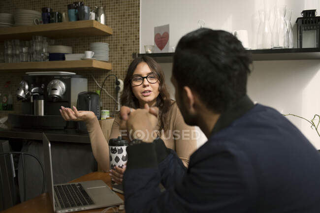Man and woman talking in break room — Stock Photo