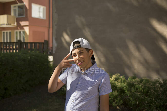 Portrait de garçon en casquette de baseball — Photo de stock