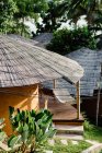 Dettagli di bungalow accogliente con amaca al resort — Foto stock